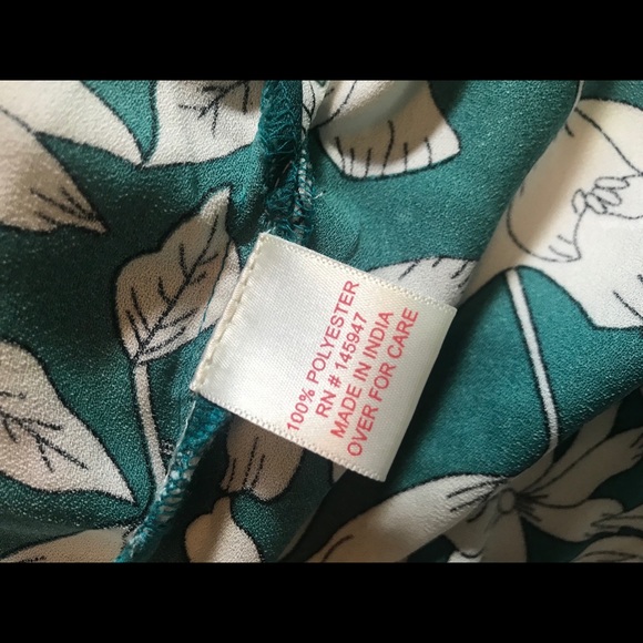 Sold.Tropical vacation wrap top πΏ - Picture 6 of 9